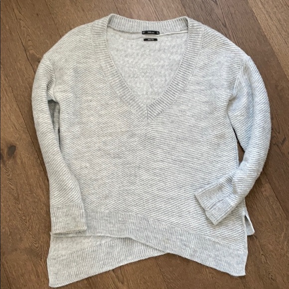 Zara Italian Yarn Sweater - Picture 2 of 3